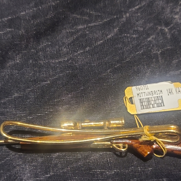 14kt gold and wood rifle tie tack tie bar - Picture 6 of 7